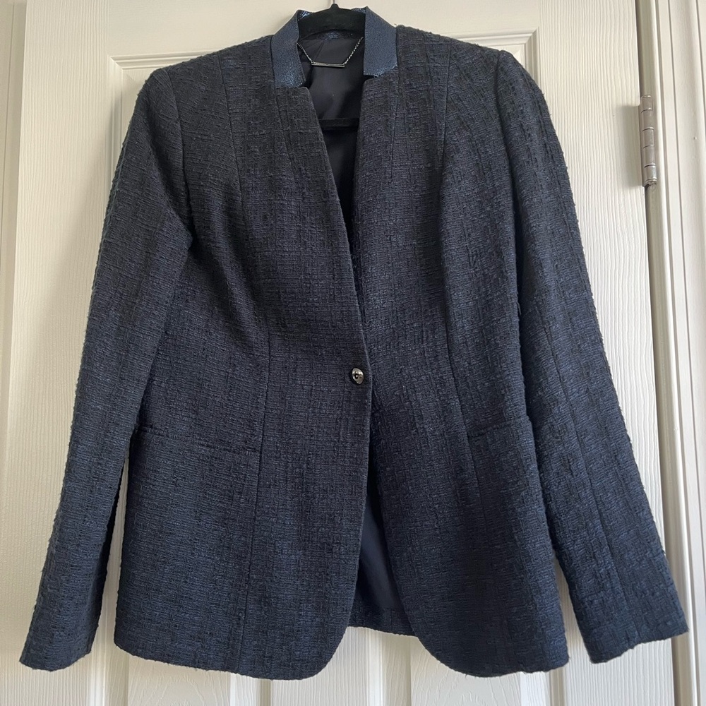 Size 4 Elie Tahari black/blue blazer